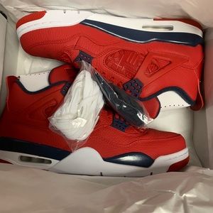 Brand newredmj retro 4’a never been worn size 10’s
